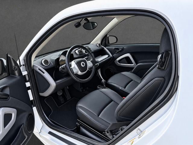 Used 2015 smart fortwo Coupe RWD image 6