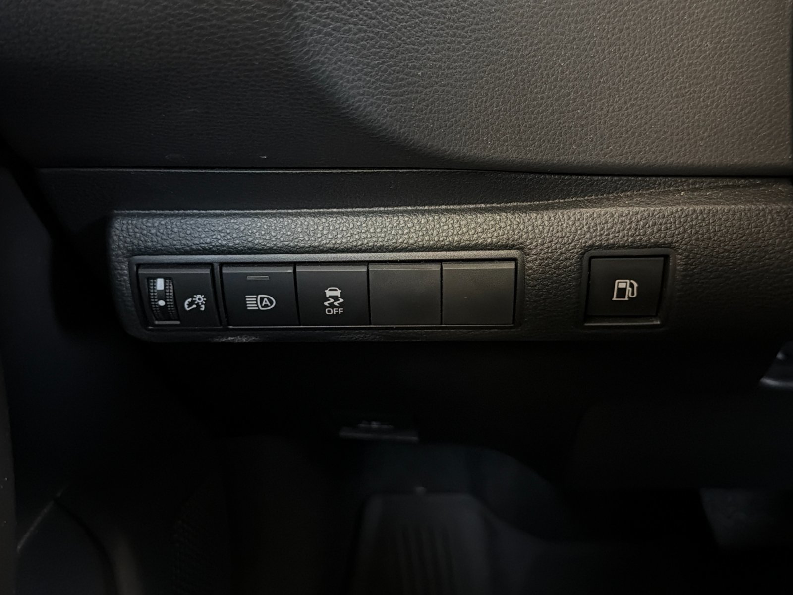 Used 2026 Toyota Corolla SE FWD image 25