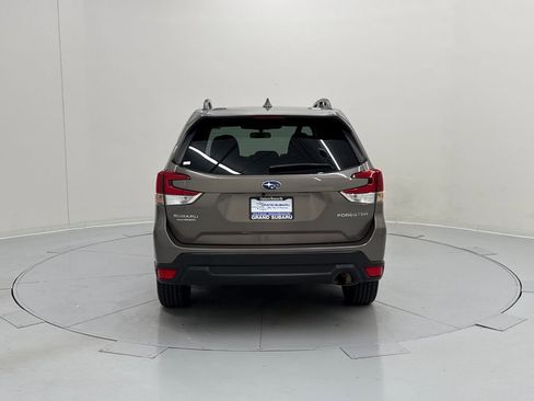 Used 2022 Subaru Forester Premium image 4