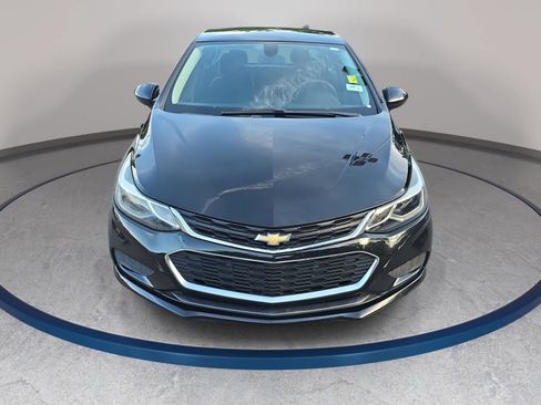 Used 2017 Chevrolet Cruze LT w/ Convenience Package FWD image 2