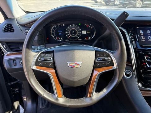 Used 2016 Cadillac Escalade Luxury image 34