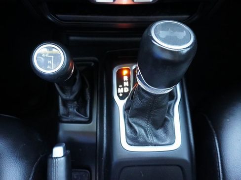 Used 2020 Jeep Wrangler Unlimited Sahara image 16