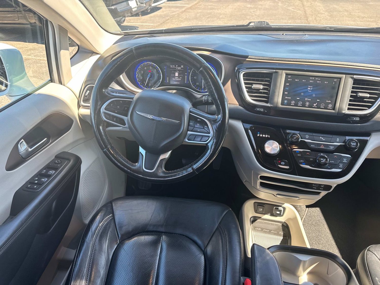Used 2019 Chrysler Pacifica Touring-L FWD image 24