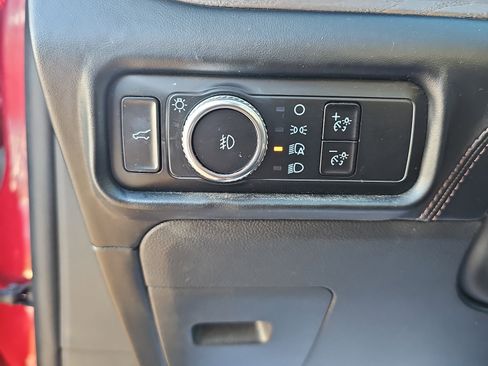 Used 2023 Ford Explorer Platinum w/ Technology Package AWD/4WD image 22