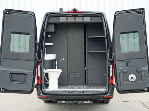 Used 2023 Mercedes-Benz Sprinter 3500 image 10