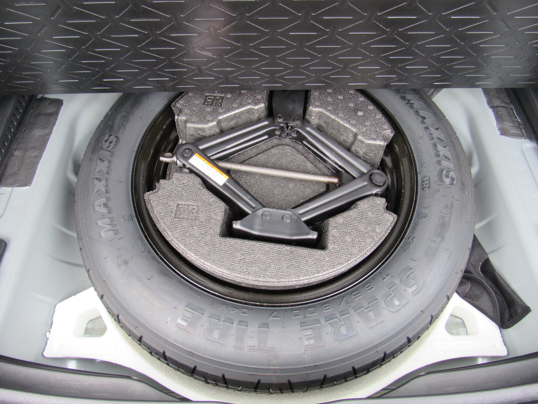 Used 2025 Toyota RAV4 LE AWD/4WD image 40