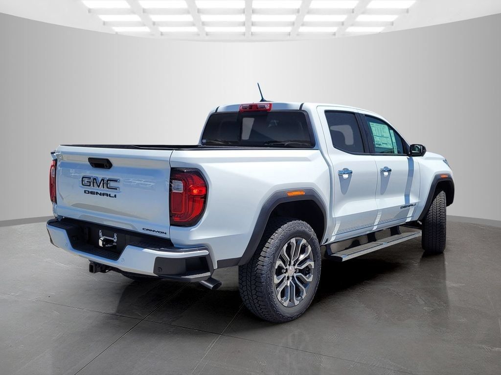 New 2026 GMC Canyon Denali w/ LPO, Black Badging Package AWD/4WD image 5
