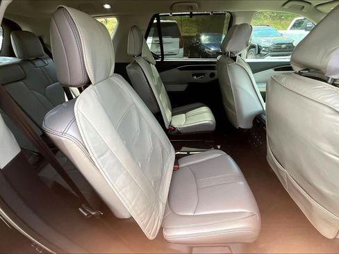 Used 2025 Honda Pilot EX-L image 19