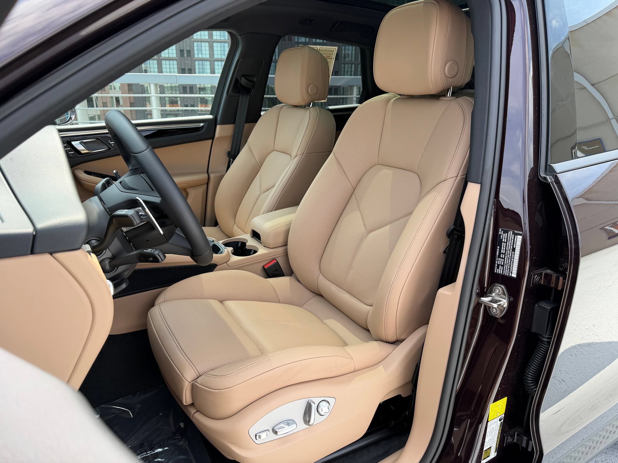 Used 2026 Porsche Macan AWD/4WD image 5