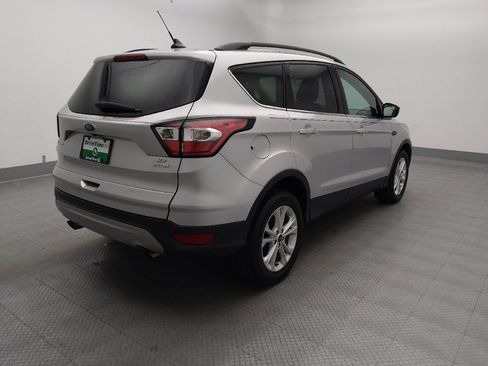 Used 2018 Ford Escape SE w/ SE Sync 3 Package FWD image 9