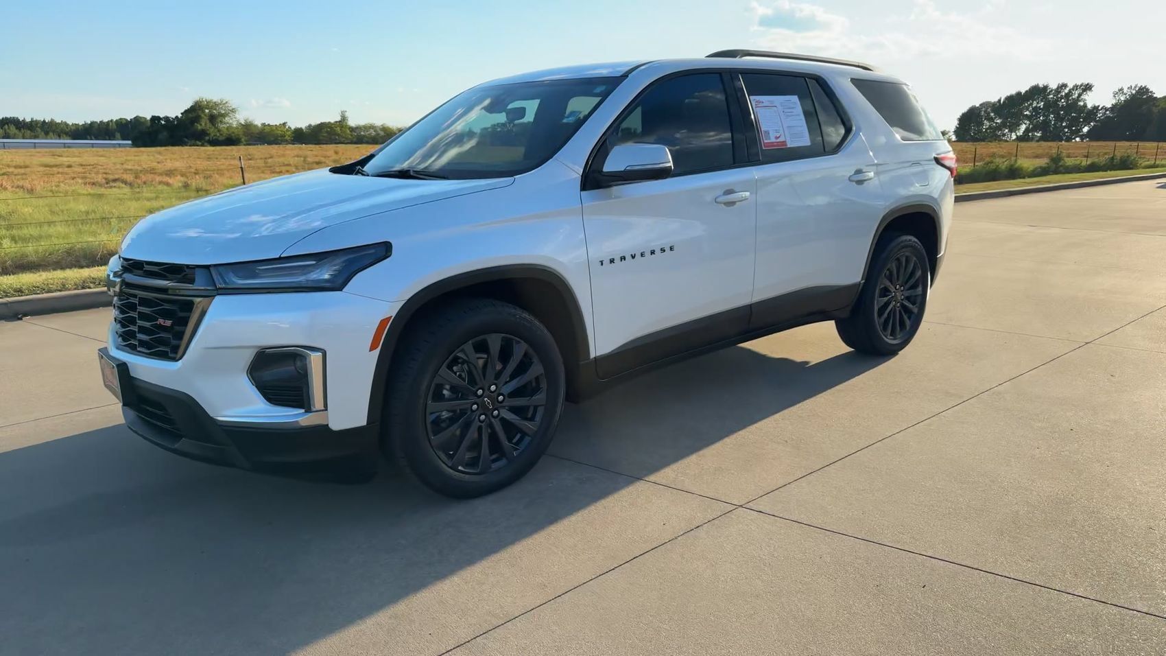 Used 2023 Chevrolet Traverse RS FWD image 5
