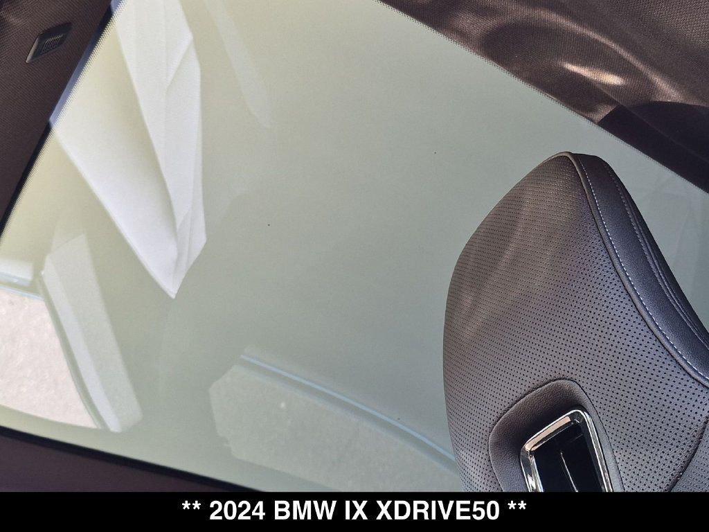 Used 2024 BMW iX xDrive50 w/ Premium Package AWD/4WD image 4