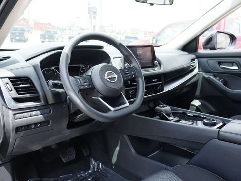 Used 2024 Nissan Rogue SV AWD/4WD image 3