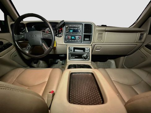 Used 2007 GMC Sierra 3500 SLT w/ Heavy-Duty Power Package AWD/4WD image 9