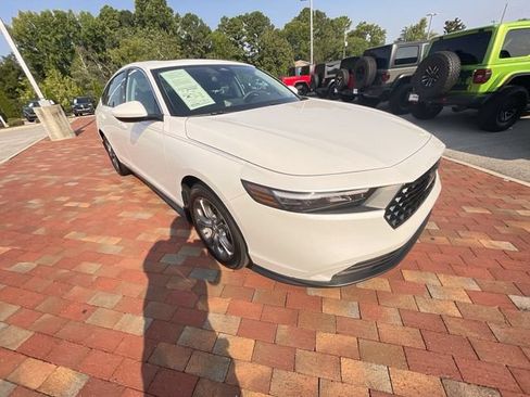 Certified 2024 Honda Accord EX image 38