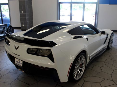 Used 2019 Chevrolet Corvette Z06 w/ Z07 Performance Package image 32