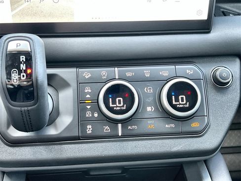 Used 2025 Land Rover Defender 110 S image 26