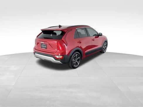 Certified 2025 Kia Niro EX FWD image 7