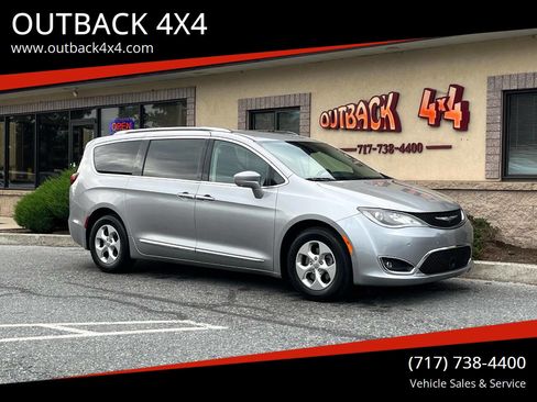 Used 2017 Chrysler Pacifica Touring-L Plus w/ Advanced Safetytec Group image 1