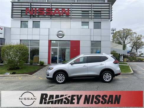 Certified 2018 Nissan Rogue SV image 1