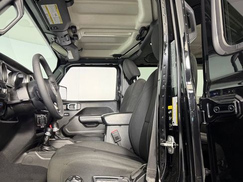 Used 2023 Jeep Wrangler Unlimited AWD/4WD image 21