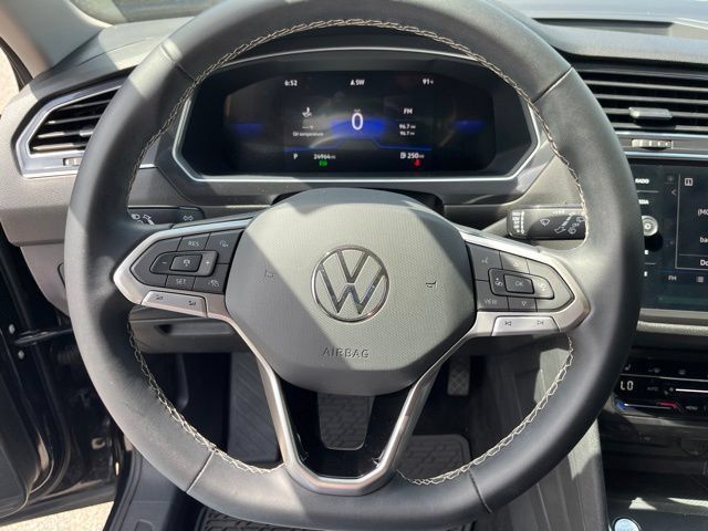 Used 2023 Volkswagen Tiguan SE FWD image 17