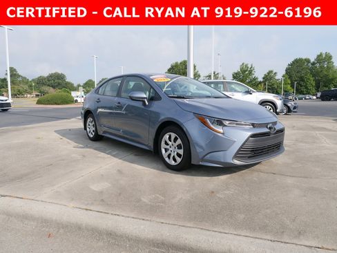 Used 2025 Toyota Corolla LE image 2