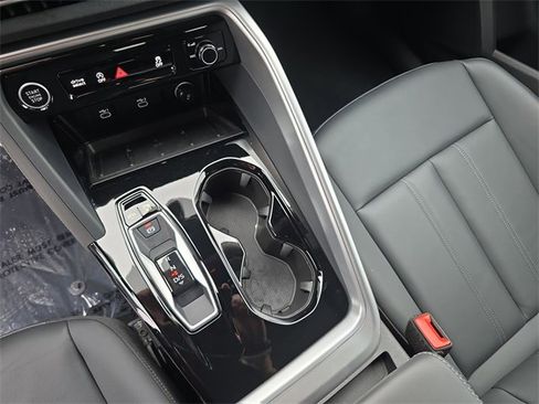 Used 2025 Audi Q5 Premium w/ Convenience Package image 28