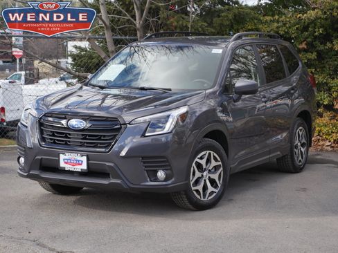 Used 2023 Subaru Forester Premium image 1