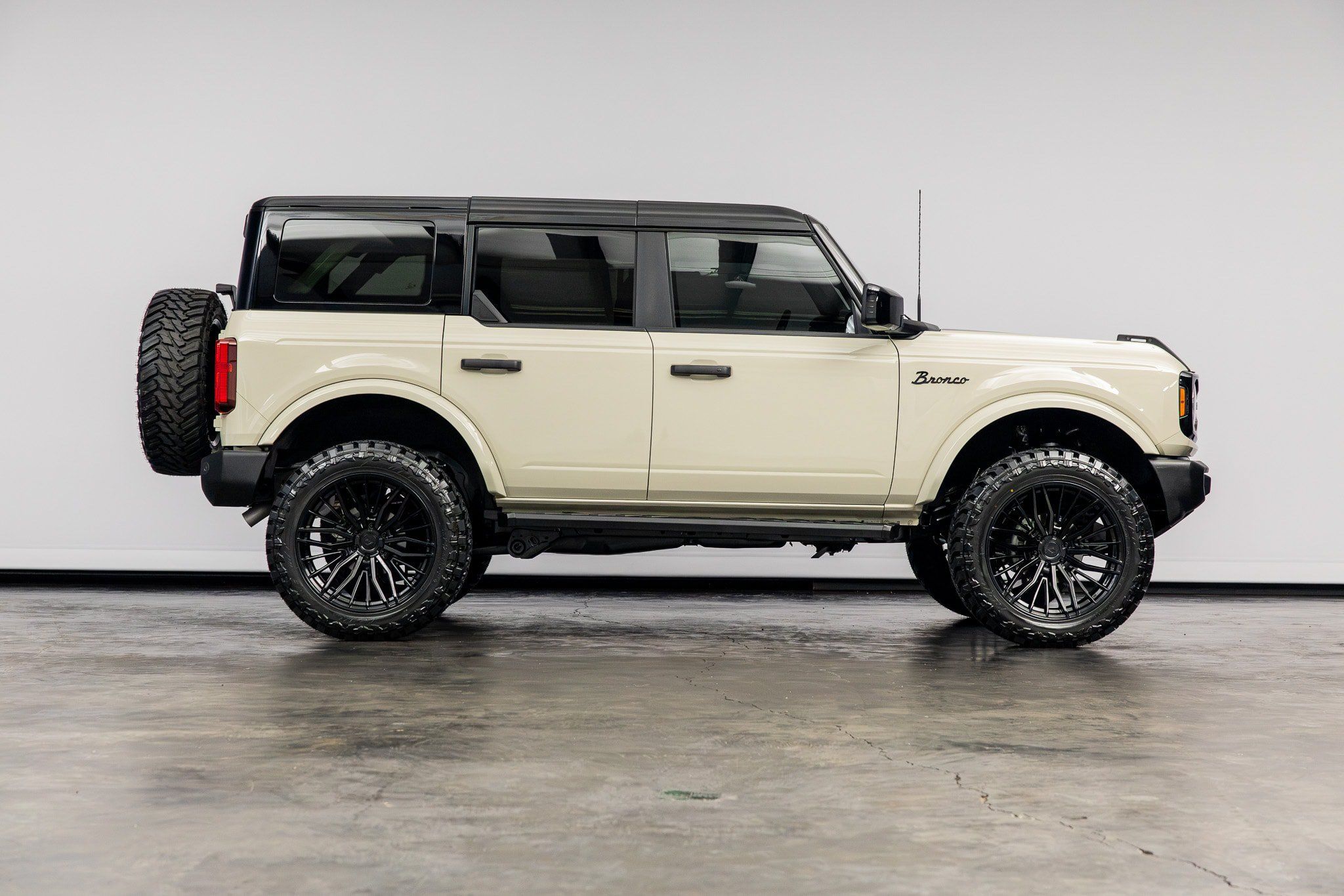 Used 2025 Ford Bronco Outer Banks AWD/4WD image 21