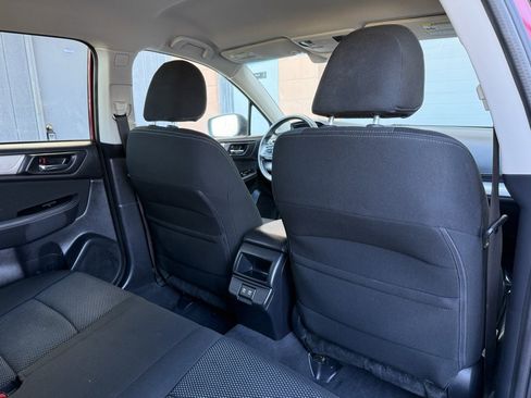 Used 2019 Subaru Outback 2.5i Premium image 16