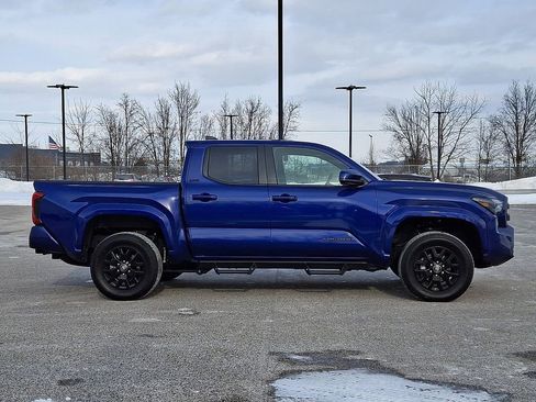 Used 2025 Toyota Tacoma SR5 image 10