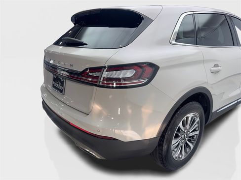 Used 2022 Lincoln Nautilus Reserve image 18