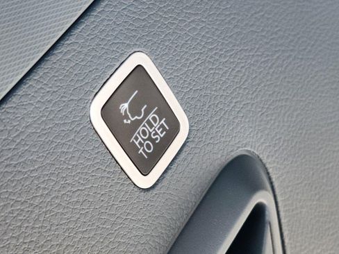 New 2024 Jeep Grand Wagoneer Series III w/ HD Trailer Tow Package image 19