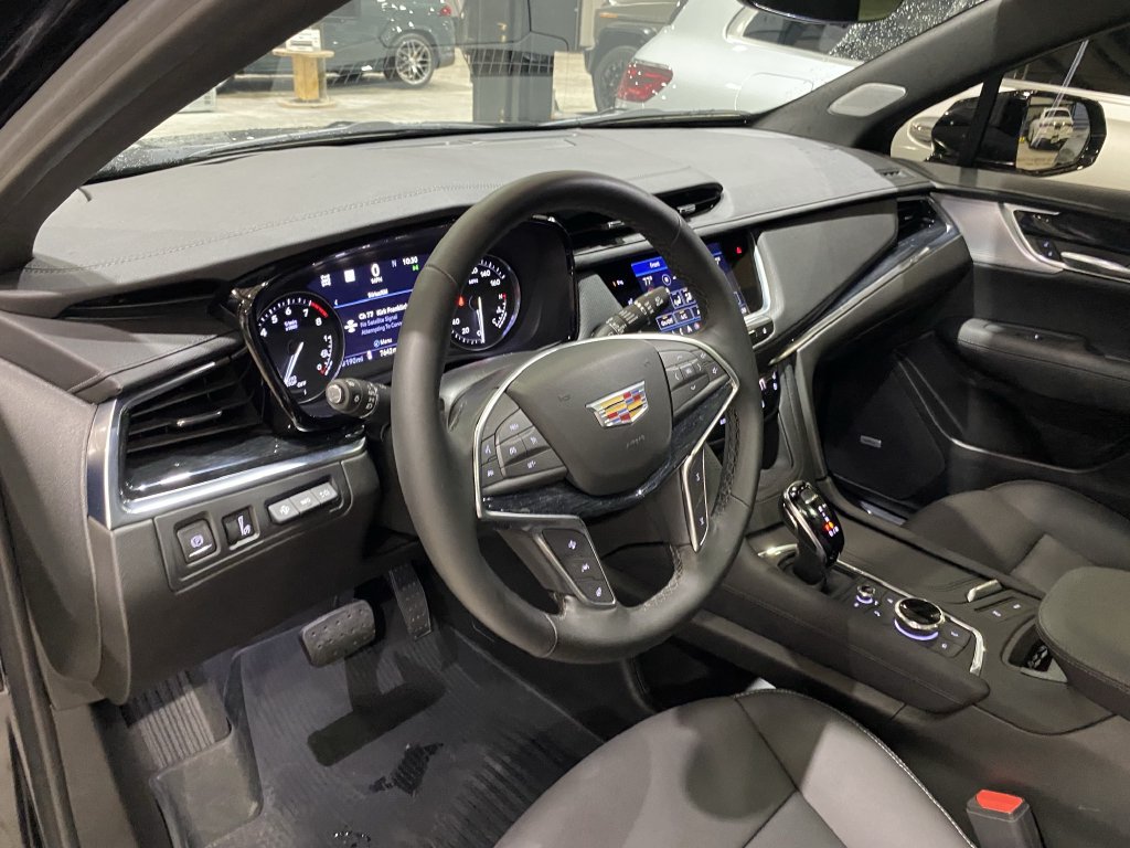 Used 2026 Cadillac XT5 Premium Luxury w/ Driver Assist Package AWD/4WD image 3