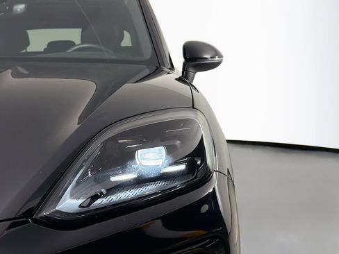 Certified 2024 Porsche Cayenne image 15