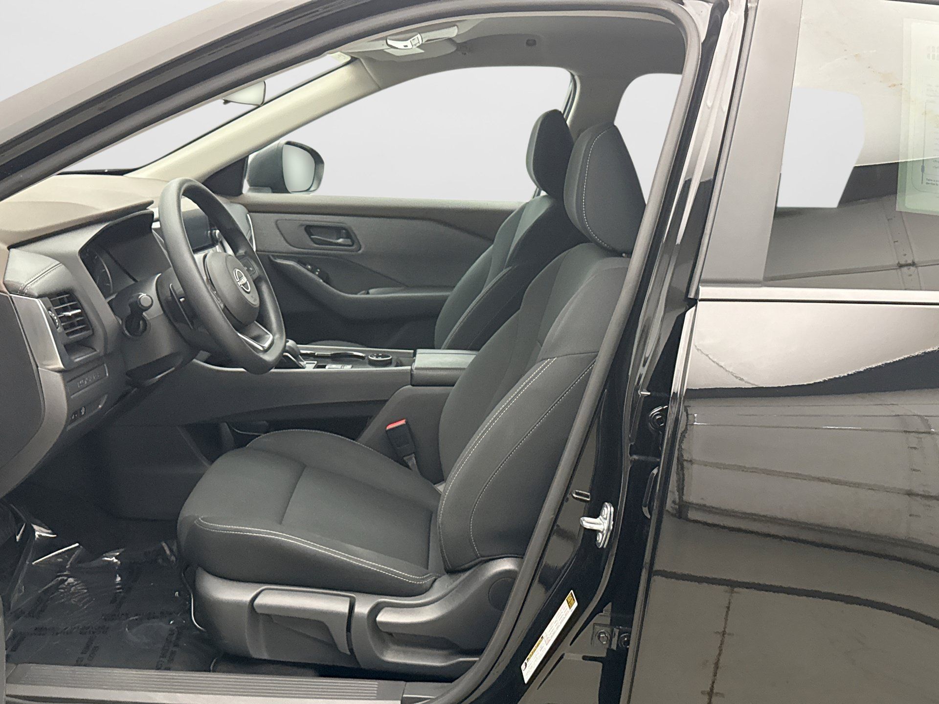 Used 2023 Nissan Rogue S AWD/4WD image 11