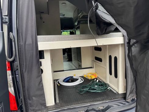 Used 2022 Mercedes-Benz Sprinter 2500 image 35