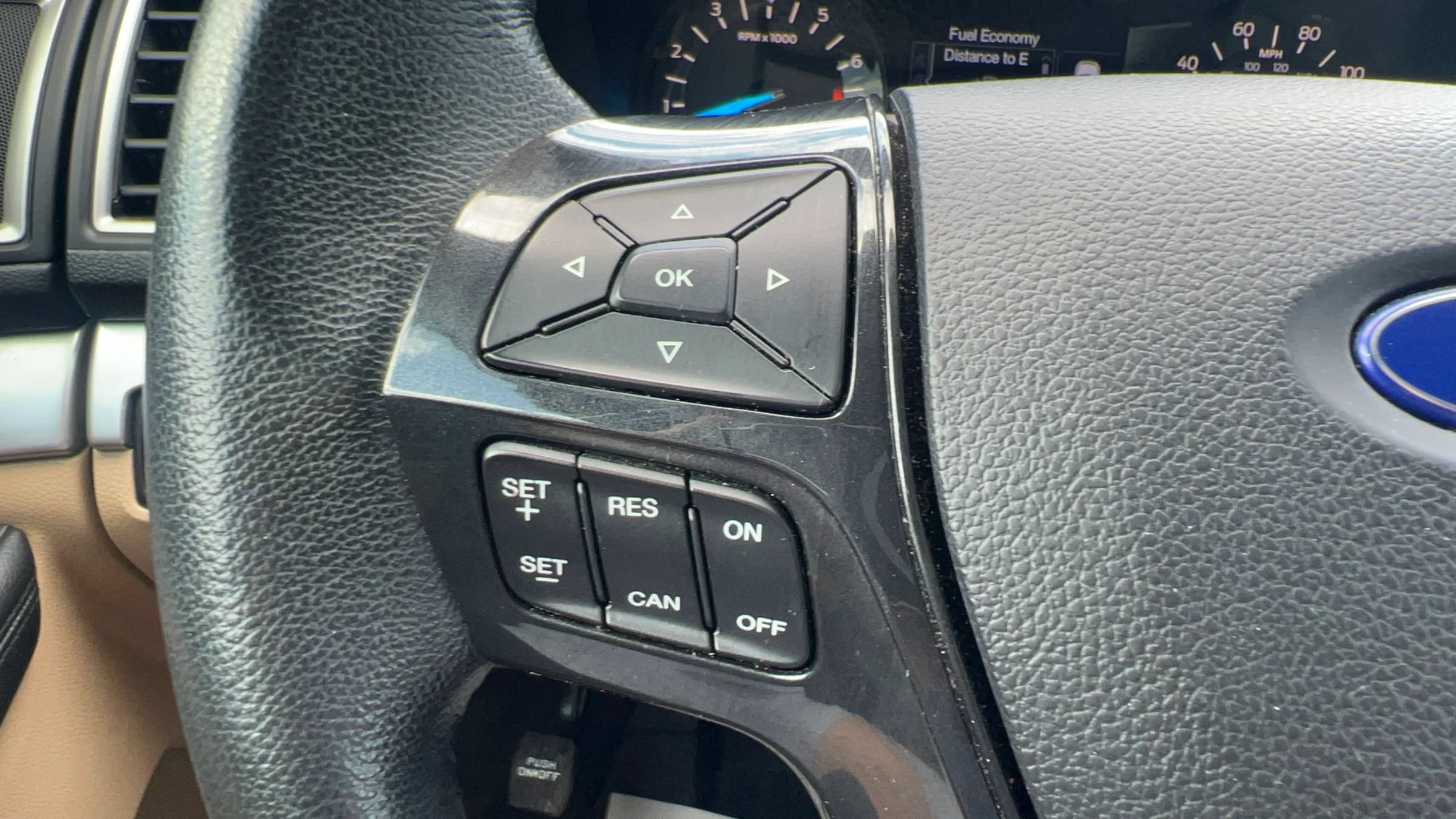 Used 2017 Ford Explorer XLT FWD image 11