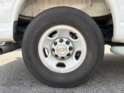 Used 2025 Chevrolet Express 2500 w/ Driver Convenience Package RWD image 19