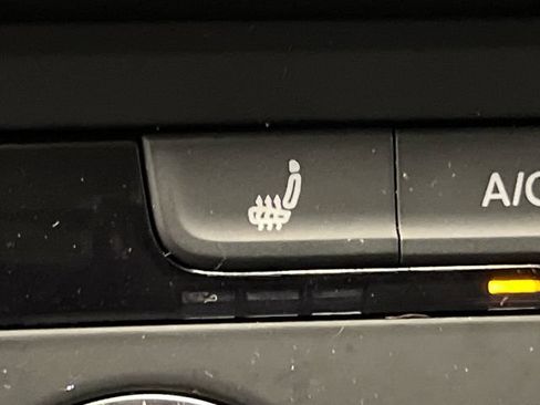 Certified 2022 Volkswagen Taos SE FWD image 26