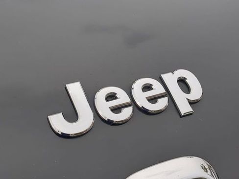 Used 2017 Jeep Cherokee Limited image 13