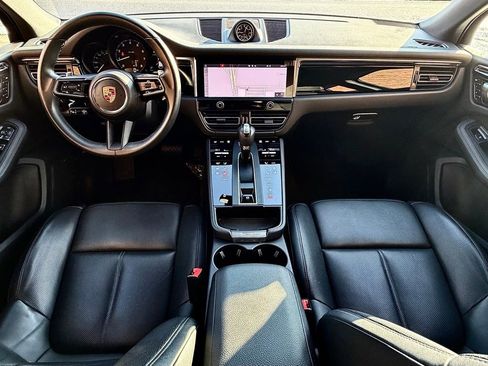 Certified 2025 Porsche Macan image 13
