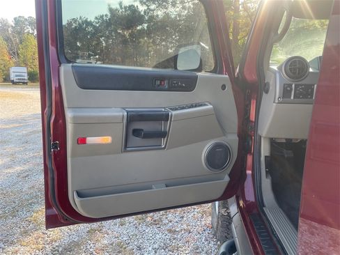Used 2003 HUMMER H2 Sport Utility w/ Preferred Equipment Group image 22