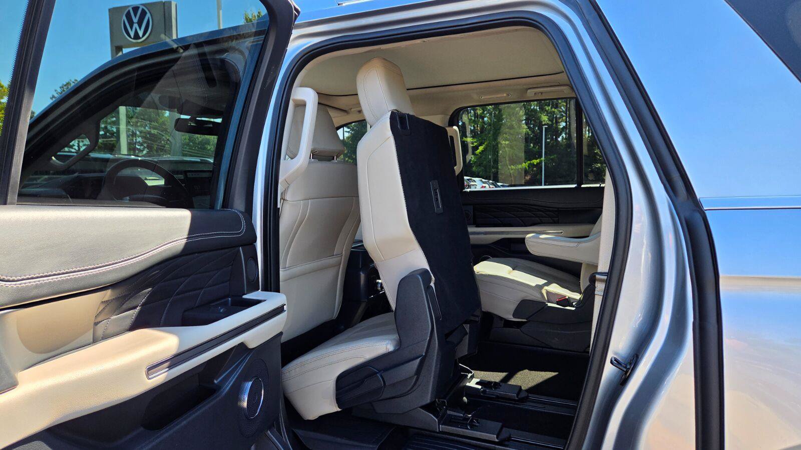 Used 2023 Ford Expedition Max Platinum AWD/4WD image 47