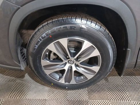 Used 2023 Toyota Highlander XLE image 19