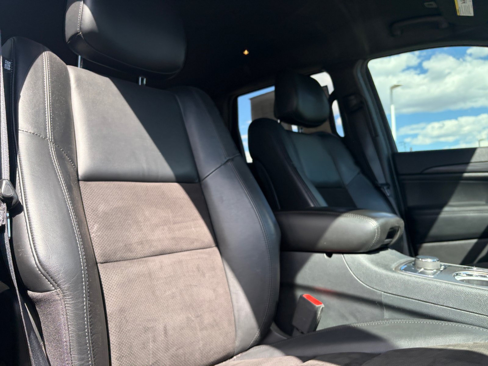 Used 2020 Jeep Grand Cherokee Altitude AWD/4WD image 29