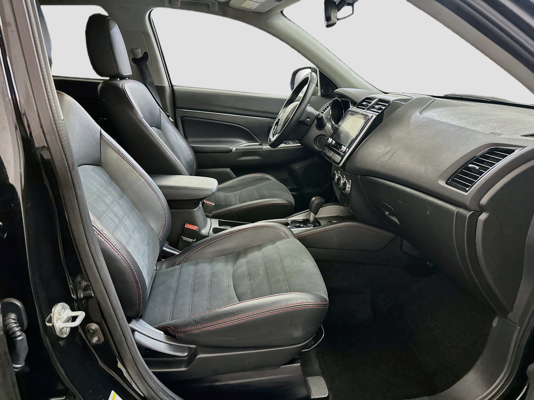 Used 2024 Mitsubishi Outlander Sport AWD image 31
