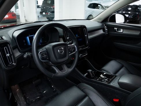 Used 2024 Volvo XC40 B5 Plus image 18