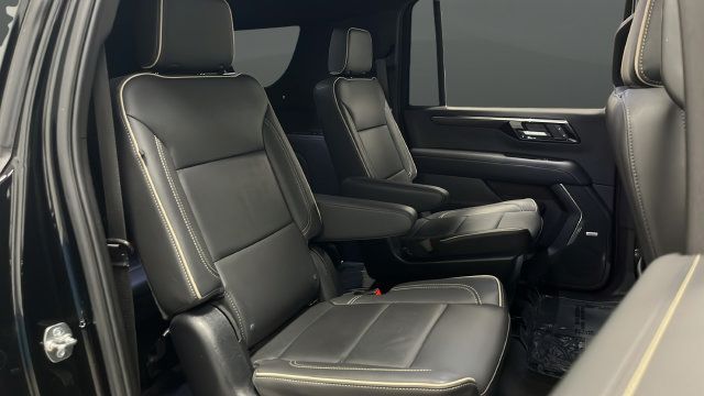 Used 2025 Chevrolet Suburban Premier AWD/4WD image 22